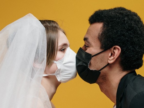 Kissing couple with face mask