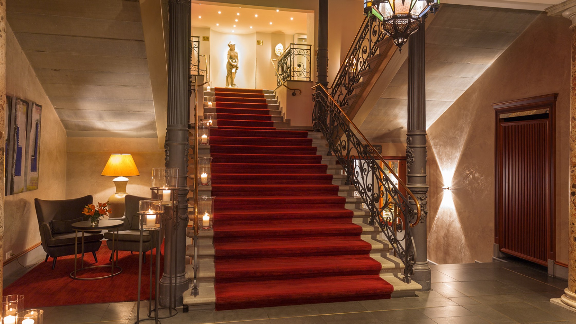 Staircase lit with candles in the entrance area of the Hotel Halm.