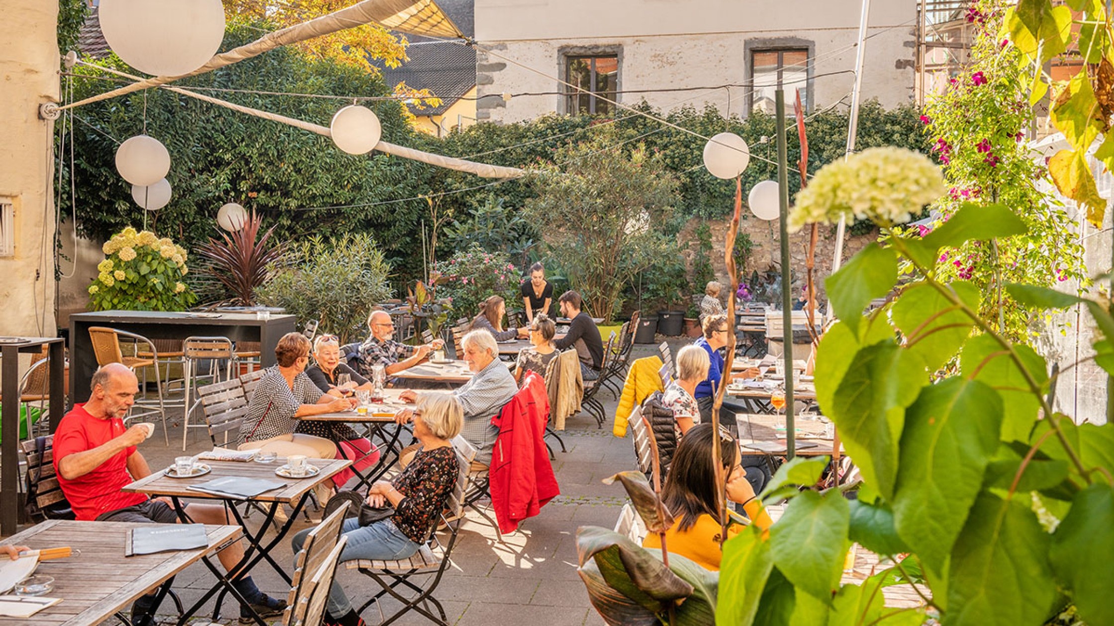 Gemütliche Atmosphäre im Wessenberg Café in Konstanz