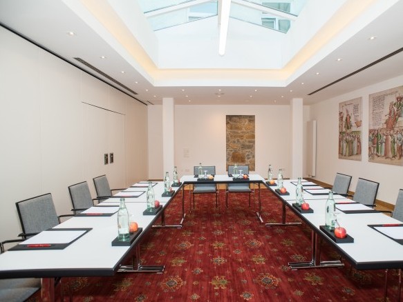 Heller und einladender Raum im Hotel Halm Konstanz am Tag