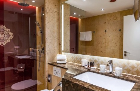 Modern marble bathroom with large mirror at Hotel Halm Constance.