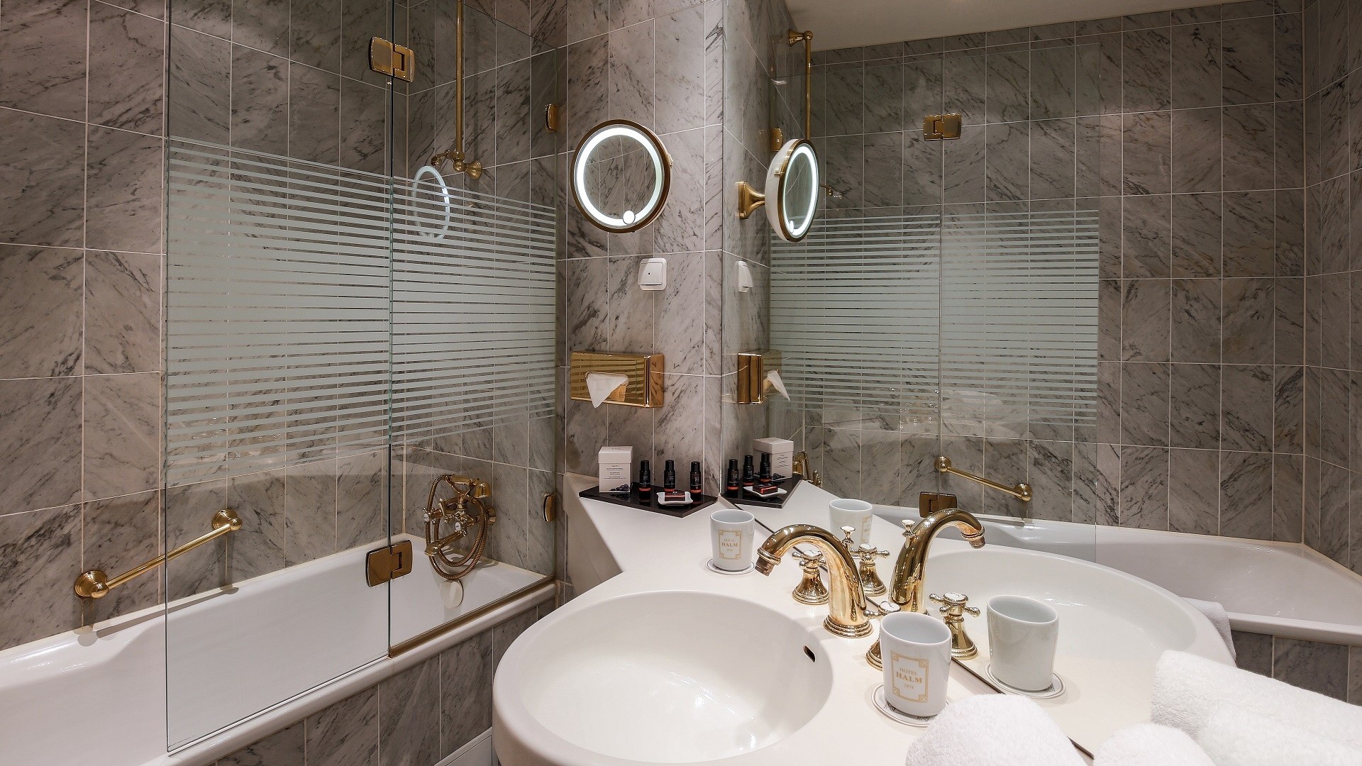 Klassisches Hotelbad im Hotel Halm Konstanz mit Badewanne 