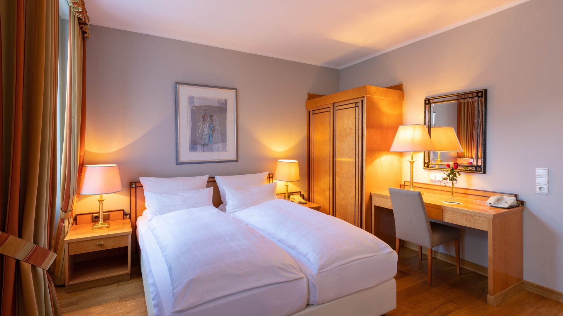 Das Standard Doppelzimmer im Hotel Halm Konstanz bietet klassischen Komfort mit gemütlichem Doppelbett