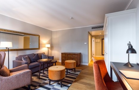Moderne Suite im Hotel Halm Konstanz mit separatem Wohnbereich