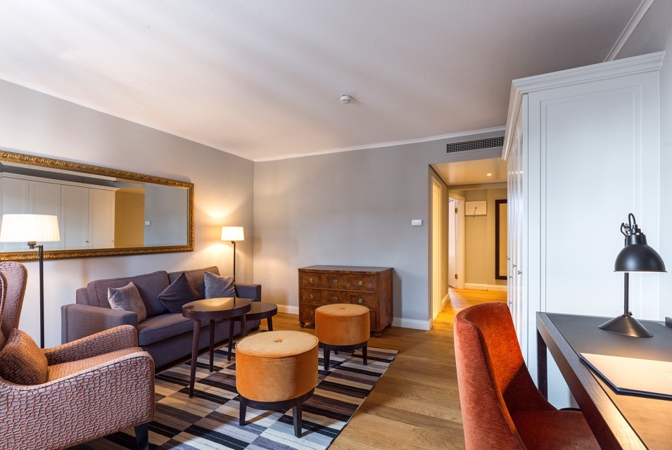 Moderne Suite im Hotel Halm Konstanz mit separatem Wohnbereich